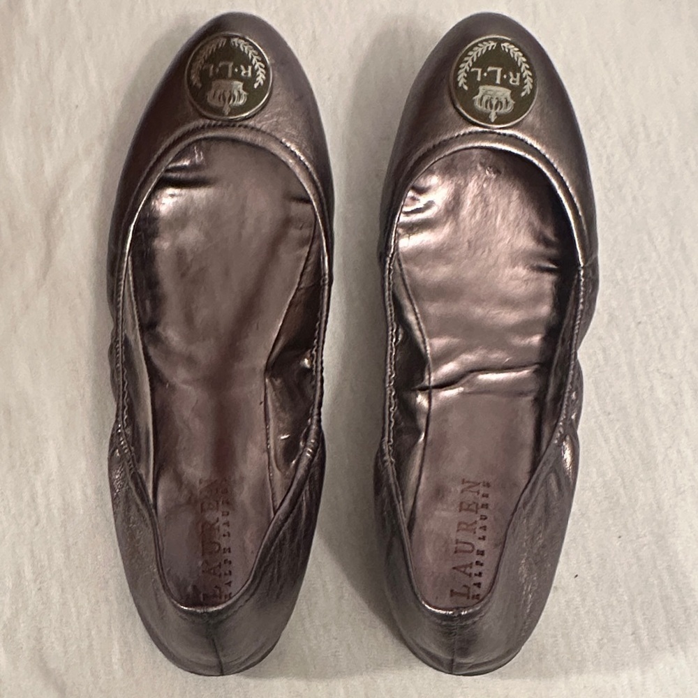 Lauren Ralph Lauren Shiny Pewter Metallic Ballet Flats with RL Logo Size 7.5 - Picture 3 of 14